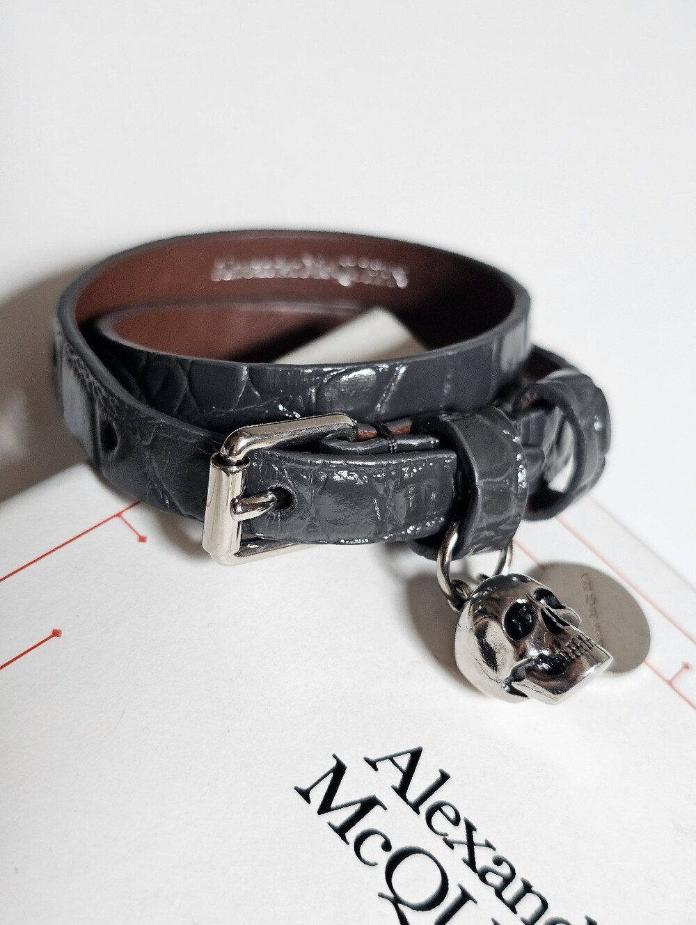 Alexander McQueen Gray Leather Double Wrap Bracelet with Skull Charm - Picture 2 of 7